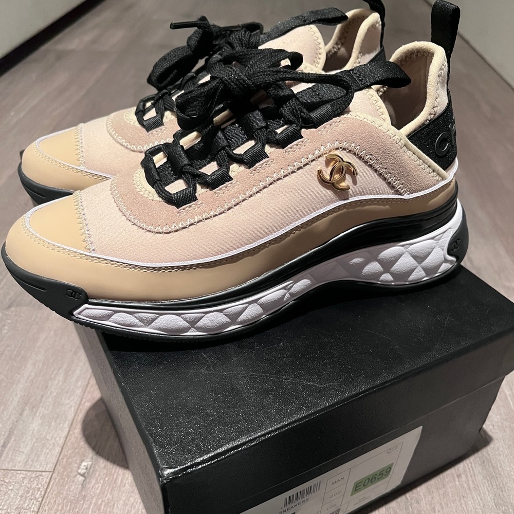 CHANEL Sneakers